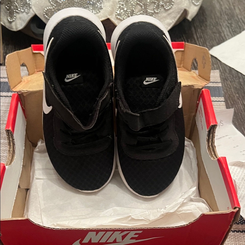 Nike Kids Black and White Sneakers good condition little kids size 10c